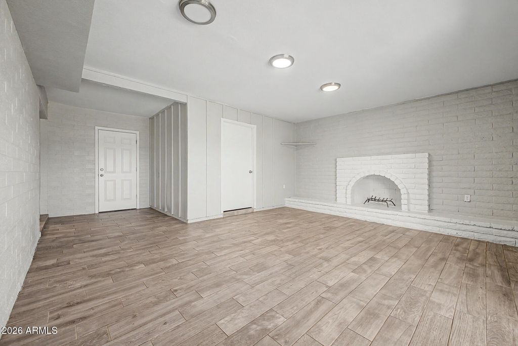 Image 18 of property listing at 6940 W VERNON Avenue, Phoenix, AZ 85035