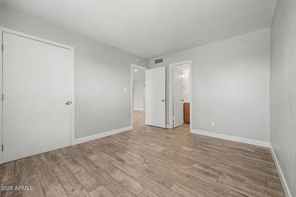 Image 22 of property listing at 6940 W VERNON Avenue, Phoenix, AZ 85035