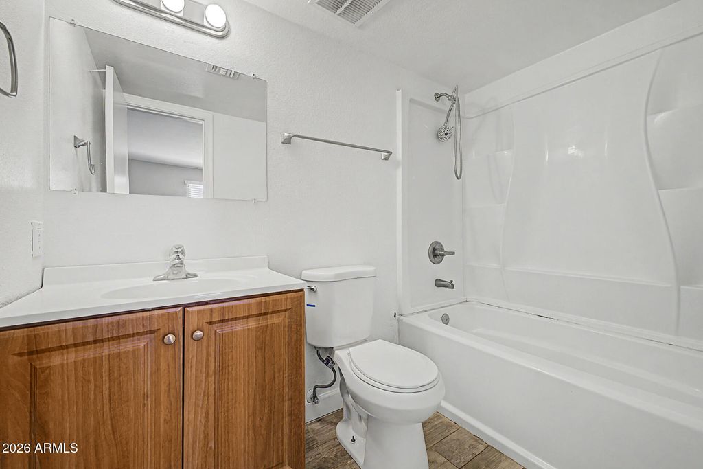 Image 23 of property listing at 6940 W VERNON Avenue, Phoenix, AZ 85035