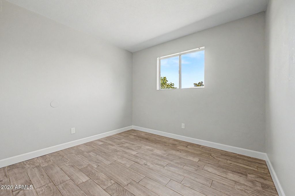 Image 28 of property listing at 6940 W VERNON Avenue, Phoenix, AZ 85035