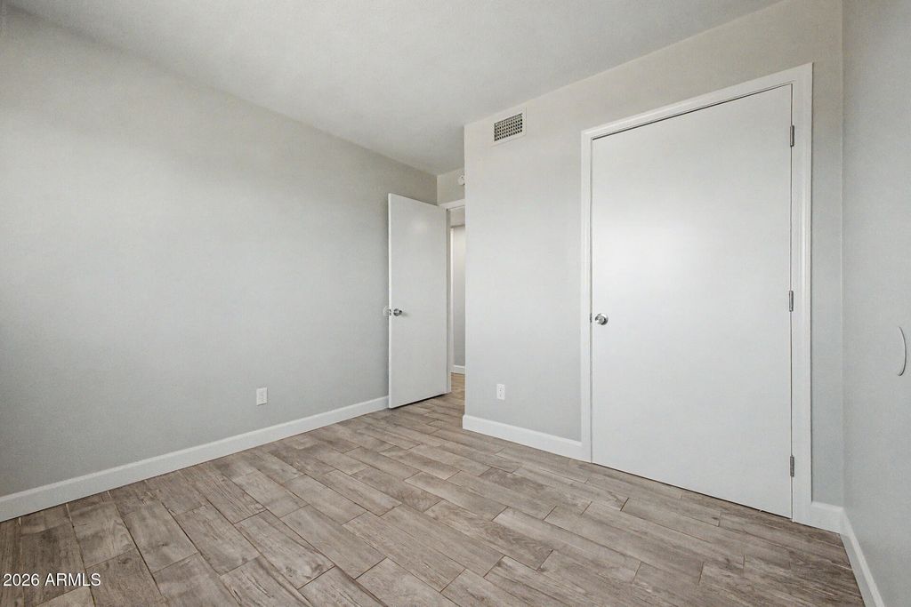 Image 29 of property listing at 6940 W VERNON Avenue, Phoenix, AZ 85035