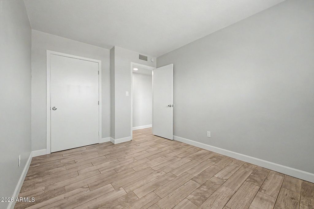 Image 32 of property listing at 6940 W VERNON Avenue, Phoenix, AZ 85035