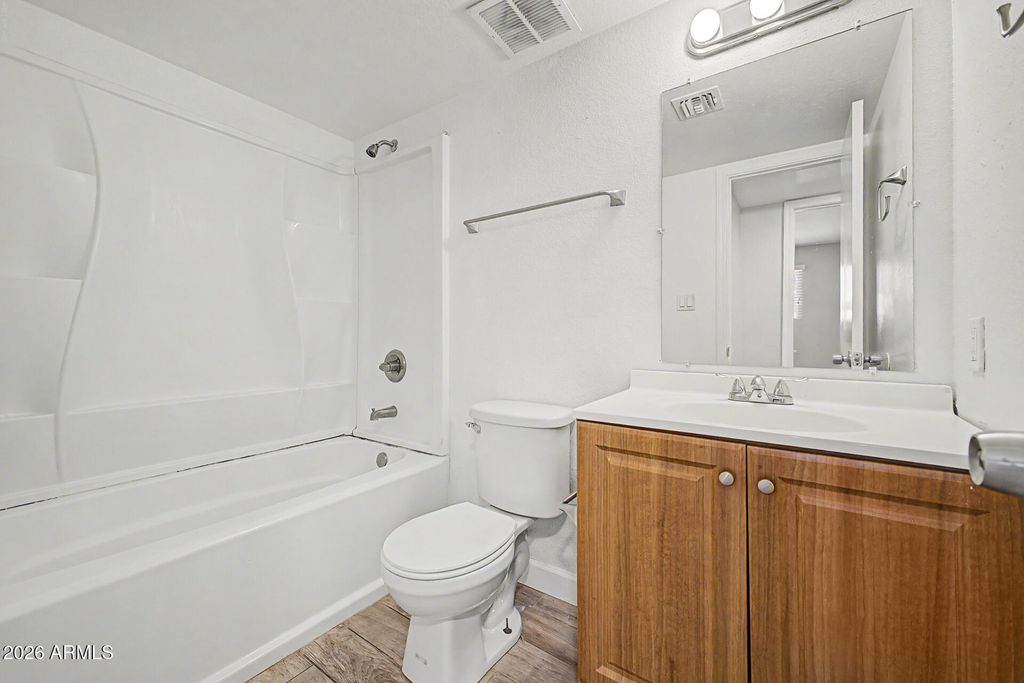 Image 33 of property listing at 6940 W VERNON Avenue, Phoenix, AZ 85035