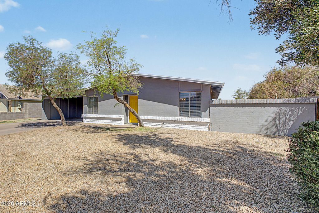 Image 4 of property listing at 6940 W VERNON Avenue, Phoenix, AZ 85035