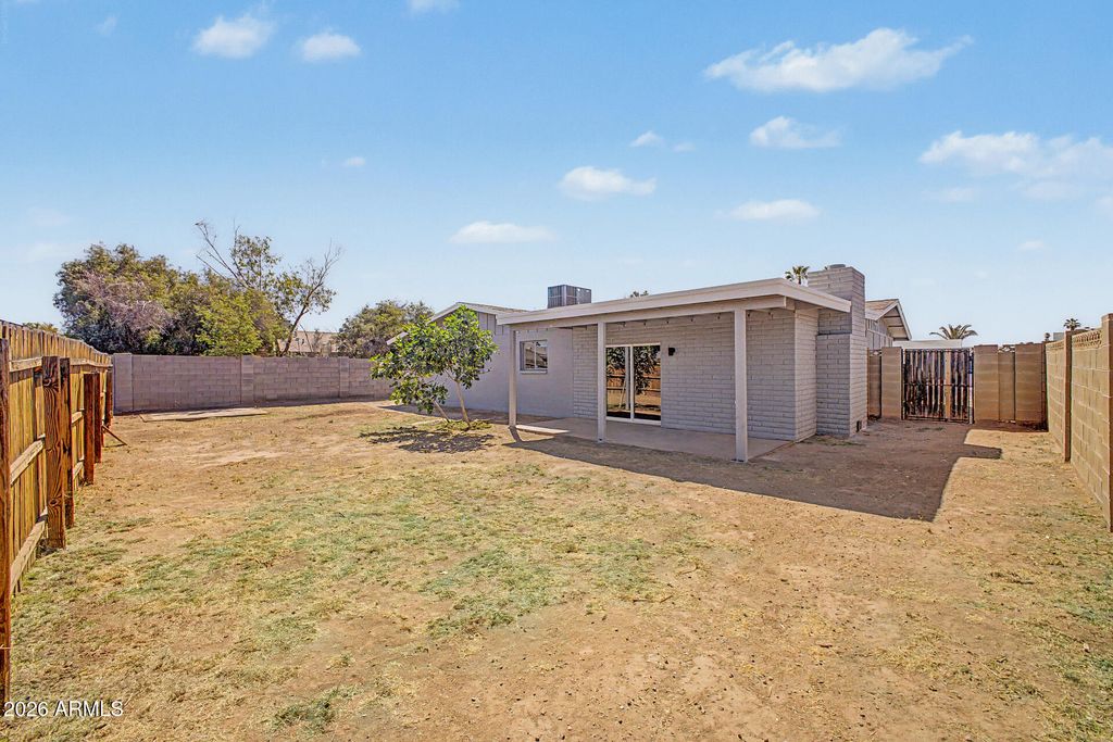Image 40 of property listing at 6940 W VERNON Avenue, Phoenix, AZ 85035