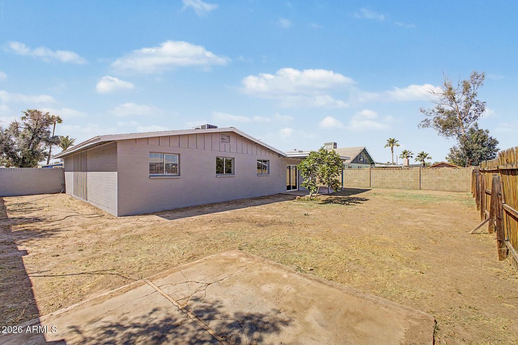 Image 41 of property listing at 6940 W VERNON Avenue, Phoenix, AZ 85035