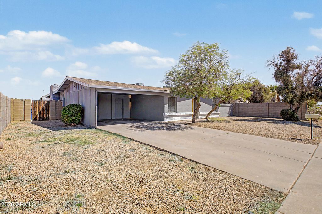 Image 6 of property listing at 6940 W VERNON Avenue, Phoenix, AZ 85035