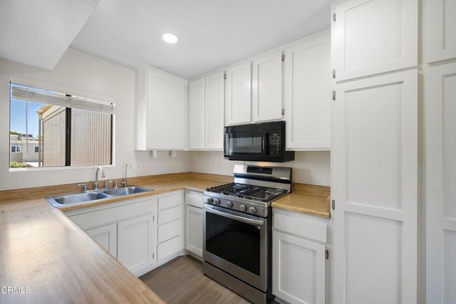 1254 Seacliff Court 2, Ventura, CA 93003