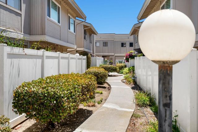 1254 Seacliff Court 2, Ventura, CA 93003
