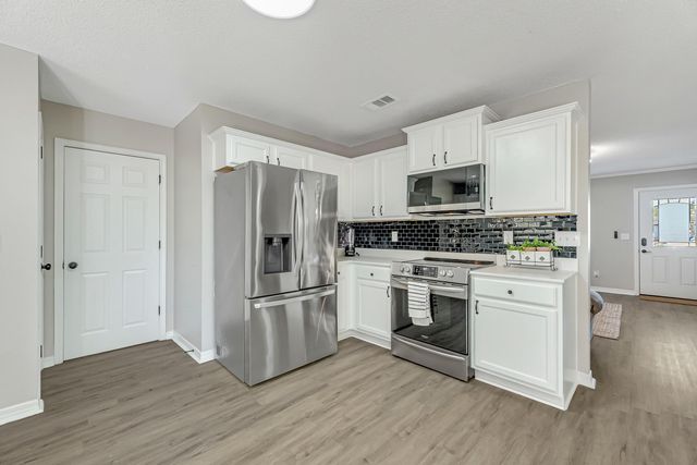 5047 Poinsetta Avenue, Crestview, FL 32539