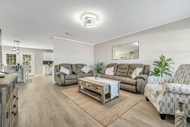 5047 Poinsetta Avenue, Crestview, FL 32539