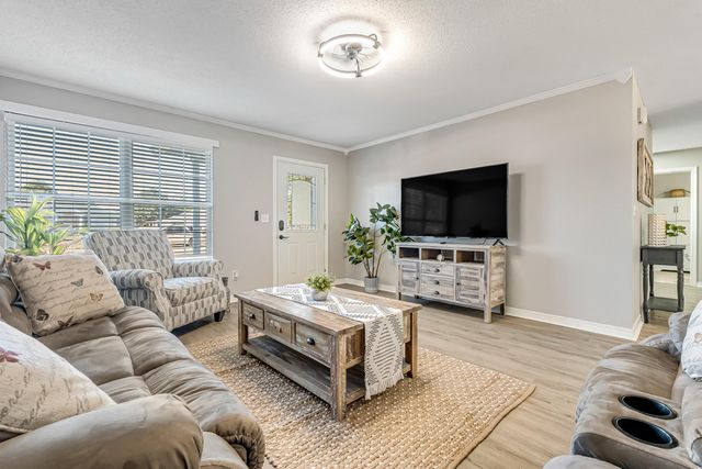 5047 Poinsetta Avenue, Crestview, FL 32539