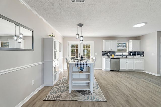 5047 Poinsetta Avenue, Crestview, FL 32539