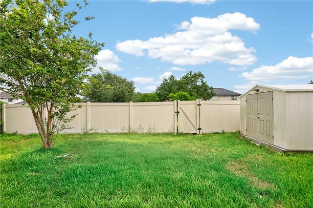 7802 Jim Wells Dr, Corpus Christi, TX 78413