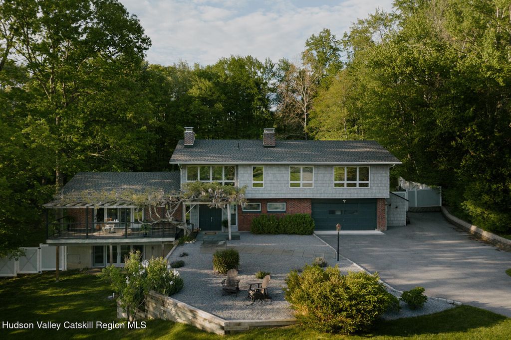 18 Scenic Drive, Hyde Park, NY 12538