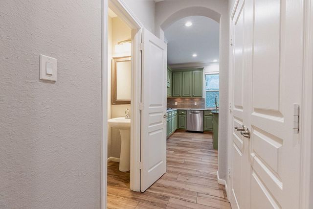 1122 Silveridge, Conroe, TX 77304