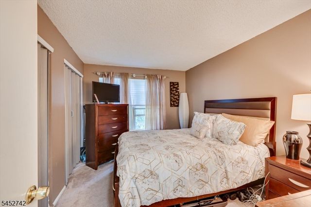 85 Lindsey Ct, Franklin Twp., NJ 08823