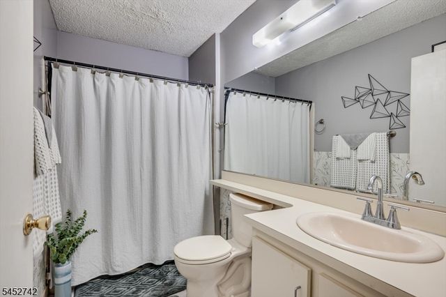 85 Lindsey Ct, Franklin Twp., NJ 08823