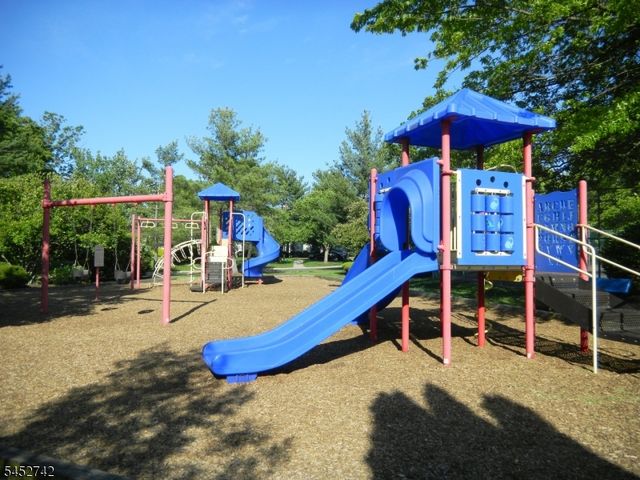 85 Lindsey Ct, Franklin Twp., NJ 08823