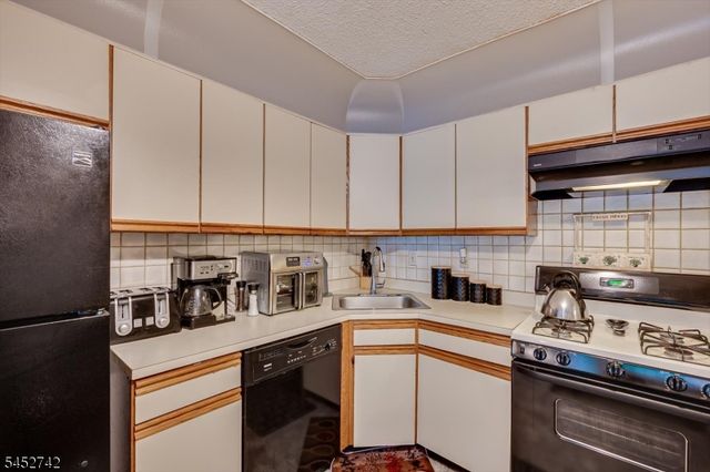 85 Lindsey Ct, Franklin Twp., NJ 08823