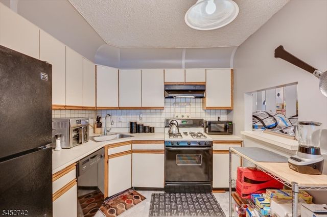85 Lindsey Ct, Franklin Twp., NJ 08823