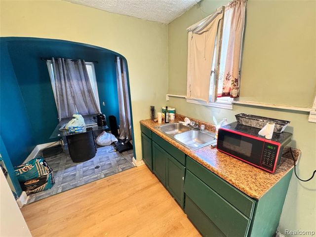 9183 Appoline Street, Detroit, MI 48228