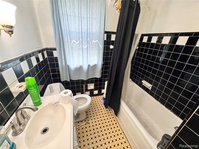 9183 Appoline Street, Detroit, MI 48228