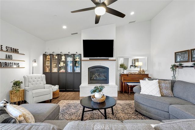 8421 Macron, Oak Hills, CA 92344