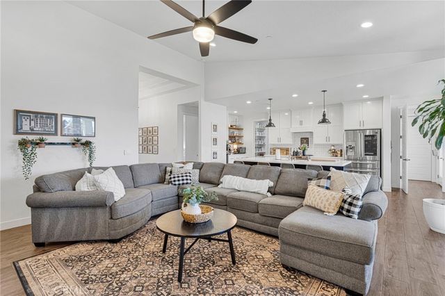 8421 Macron, Oak Hills, CA 92344