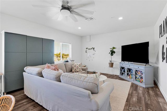 8421 Macron, Oak Hills, CA 92344