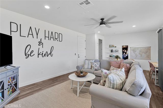 8421 Macron, Oak Hills, CA 92344