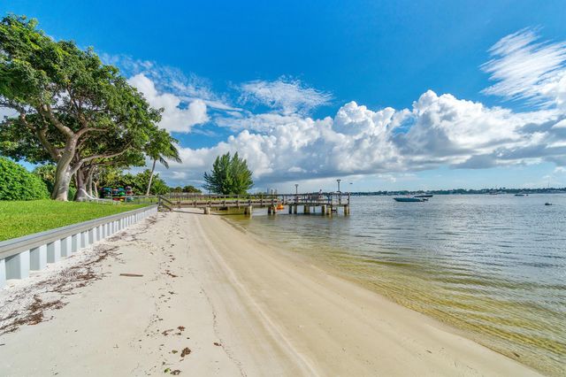 5600 N Flagler Drive 409, West Palm Beach, FL 33407