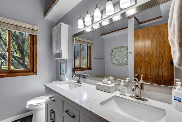 2331 N Ridge Club Cir, Wichita, KS 67205