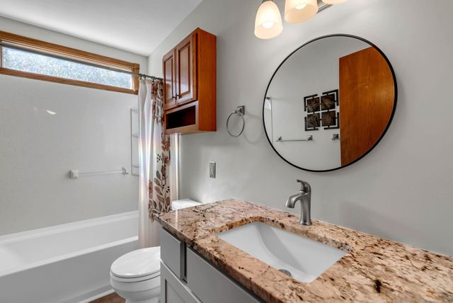 2331 N Ridge Club Cir, Wichita, KS 67205