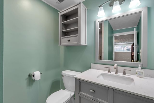 2331 N Ridge Club Cir, Wichita, KS 67205