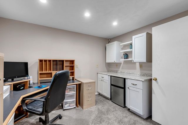 2331 N Ridge Club Cir, Wichita, KS 67205