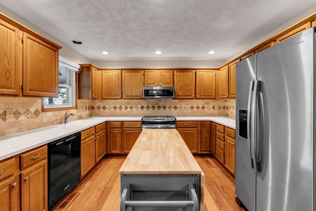 2331 N Ridge Club Cir, Wichita, KS 67205