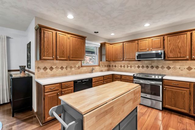 2331 N Ridge Club Cir, Wichita, KS 67205