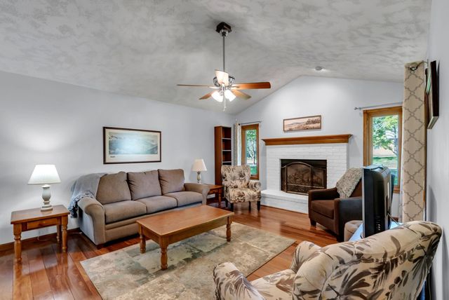 2331 N Ridge Club Cir, Wichita, KS 67205