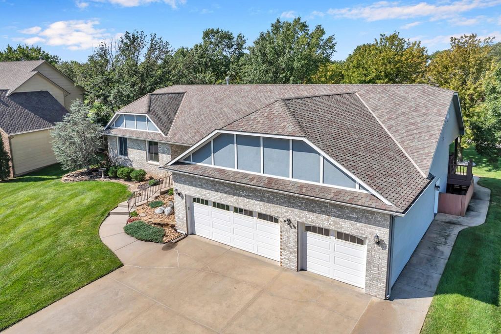 2331 N Ridge Club Cir, Wichita, KS 67205