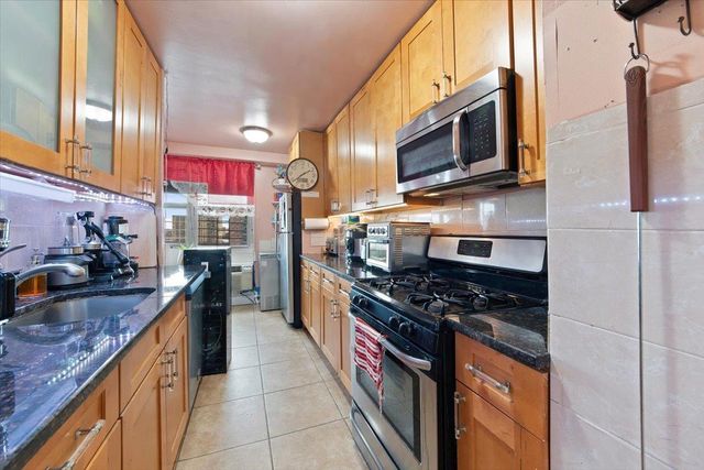 880 Boynton Avenue 13A, Bronx, NY 10473