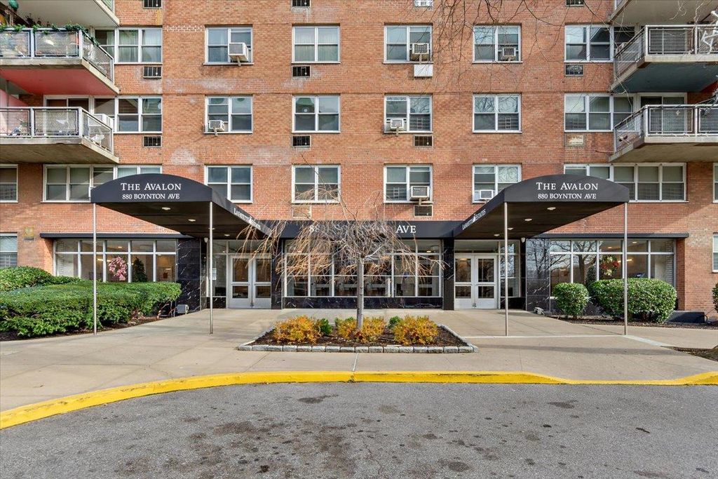 880 Boynton Avenue 13A, Bronx, NY 10473