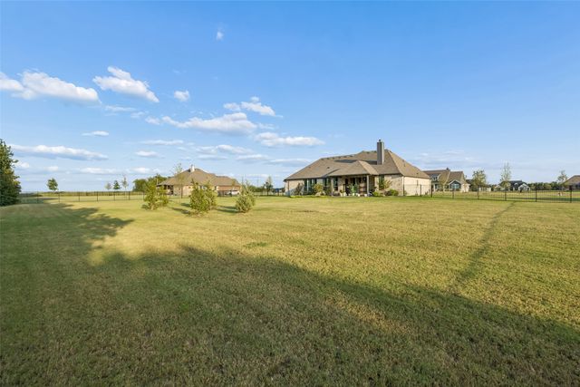 330 Waterview Drive, Gunter, TX 75058
