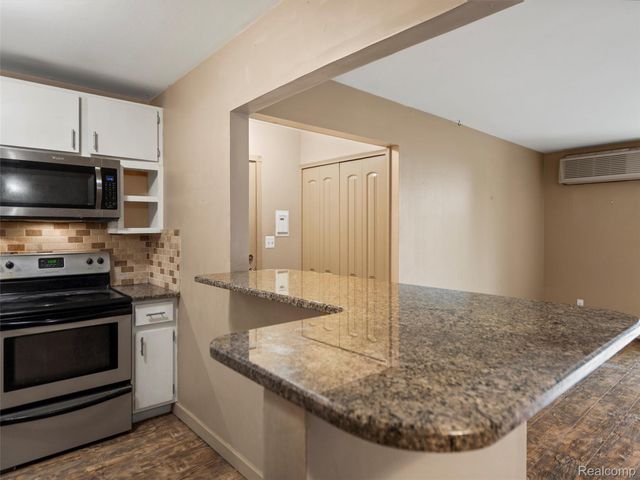 32050 Grand River Avenue 58, Farmington, MI 48336