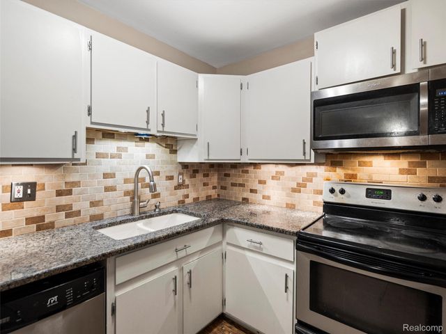 32050 Grand River Avenue 58, Farmington, MI 48336