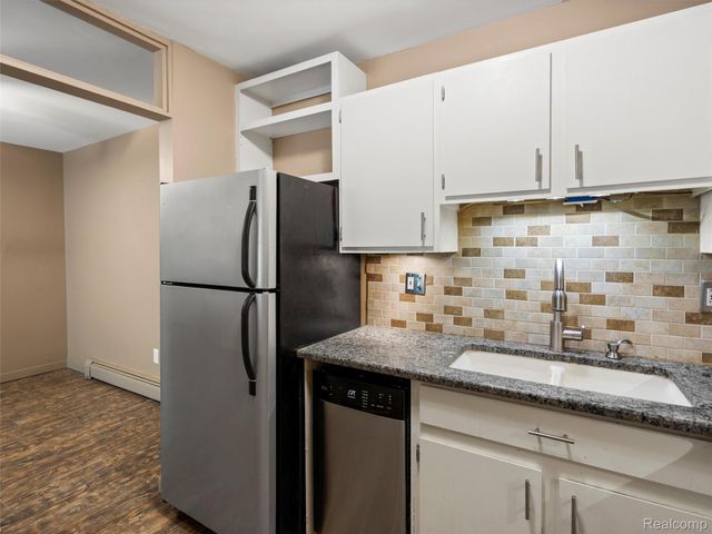 32050 Grand River Avenue 58, Farmington, MI 48336