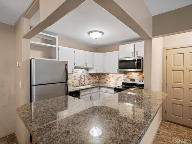 32050 Grand River Avenue 58, Farmington, MI 48336