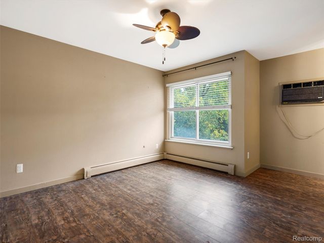 32050 Grand River Avenue 58, Farmington, MI 48336