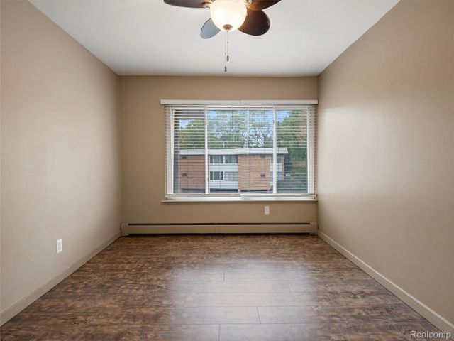 32050 Grand River Avenue 58, Farmington, MI 48336