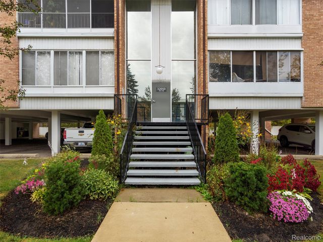 32050 Grand River Avenue 58, Farmington, MI 48336